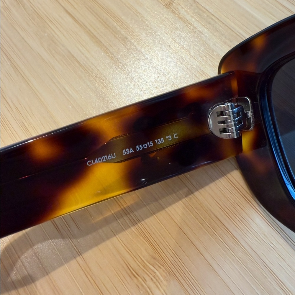 CELINE Triomphe rectangular-frame tortoiseshell acetate sunglasses - Picture 4 of 5